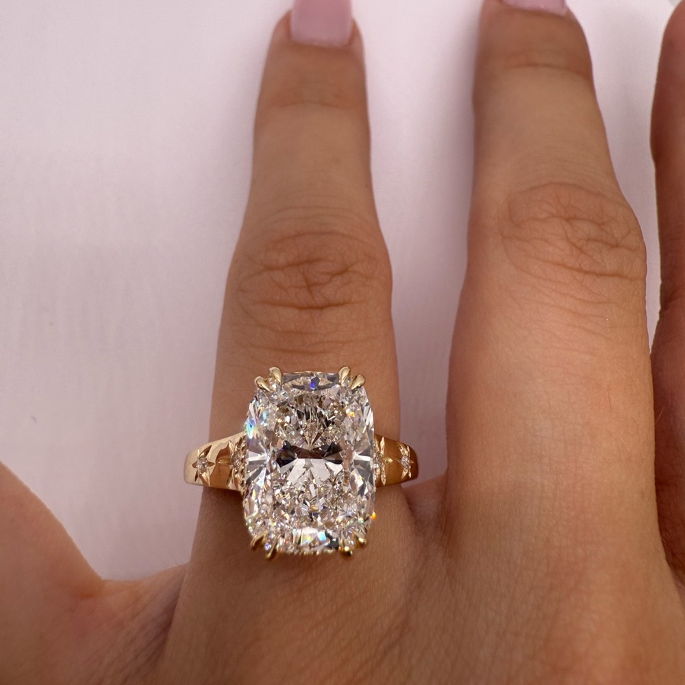 5.02 carat E VS1 elongated cushion diamond engagement ring - Picture 5 of 17